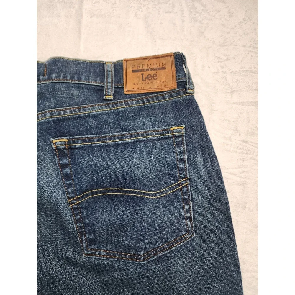 Lee Jeans Men 34x30 Blue Premium Select Classic Fit Straight Leg
